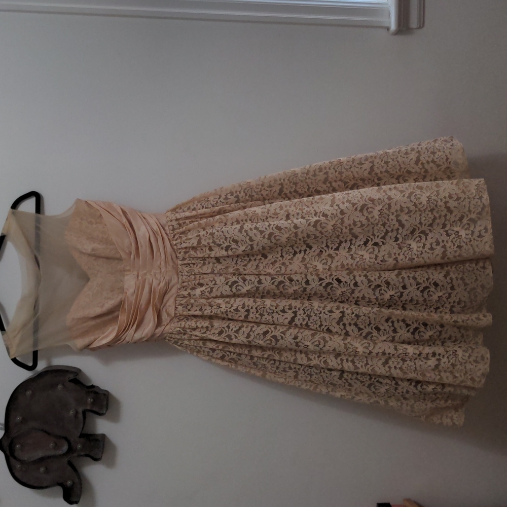 Peachy 1950s tea length party dress